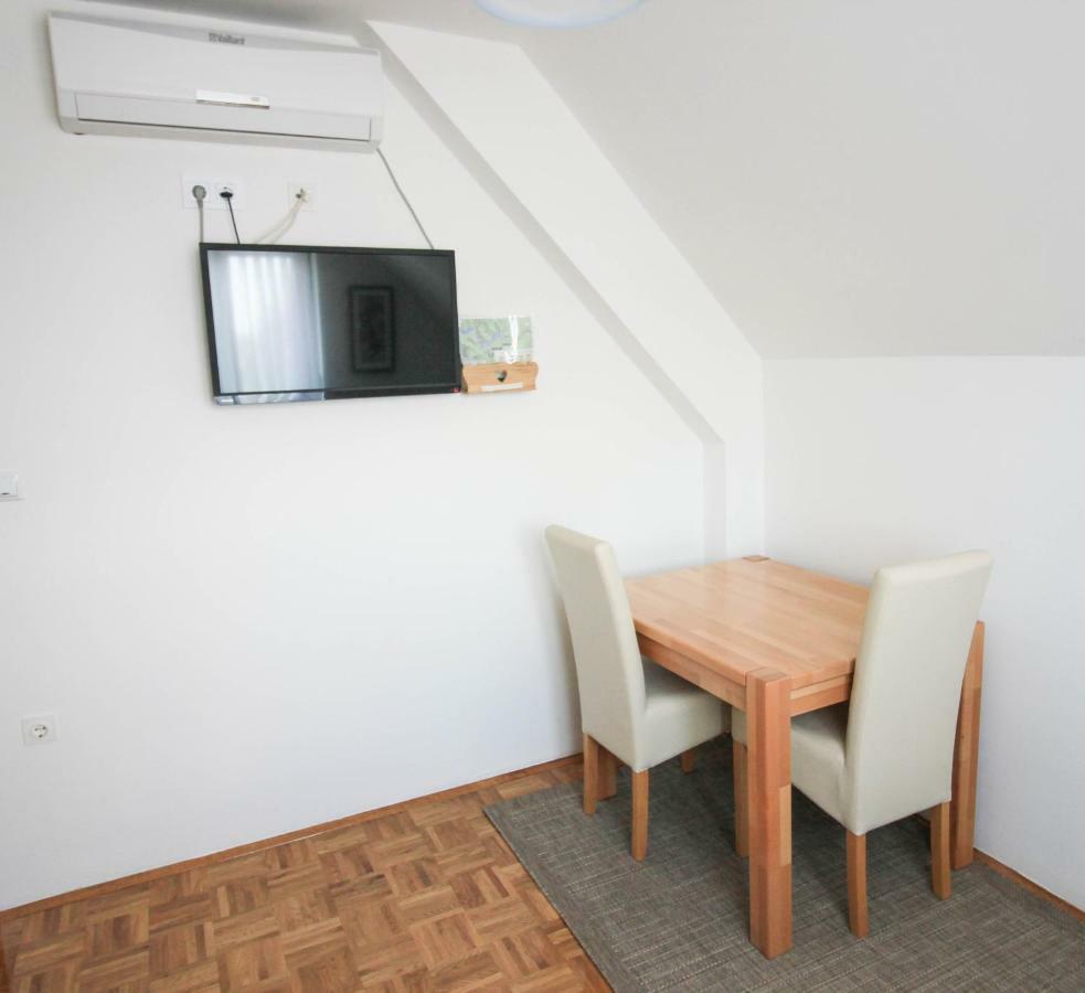House Milan Hotel Rastovaca Bagian luar foto